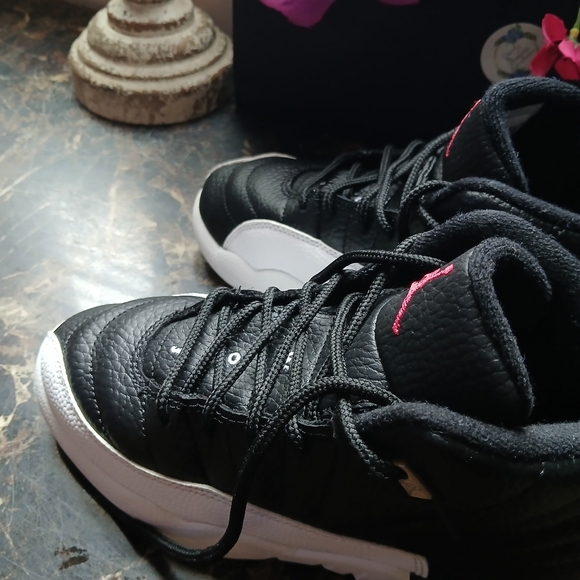 Jordan 12 Retro Playoffs Basketball/Streetwear Shoes Size 2 Youth - Picture 4 of 14